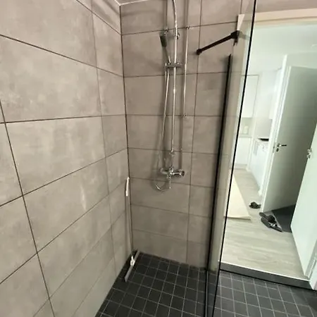 Meren Laeheisyydessae Iso Yksioe Apartament *
