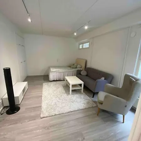 Meren Laeheisyydessae Iso Yksioe