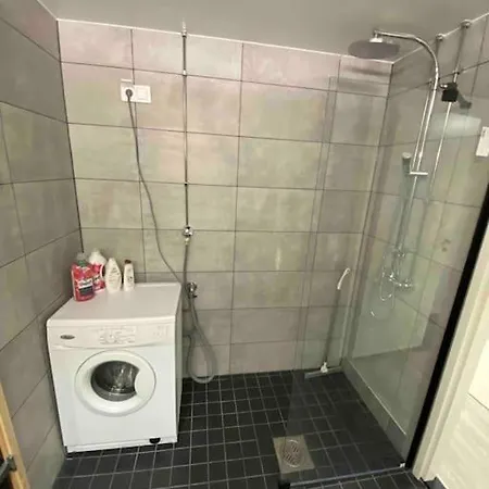 Meren Laeheisyydessae Iso Yksioe Helsinki