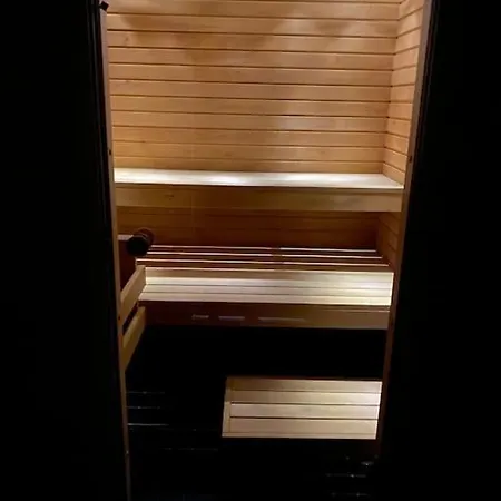 Meren Laeheisyydessae Iso Yksioe * Helsinki