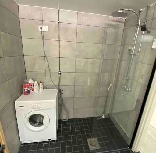 Meren Laeheisyydessae Iso Yksioe Helsínquia