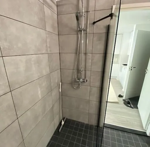 Meren Laeheisyydessae Iso Yksioe Apartamento *