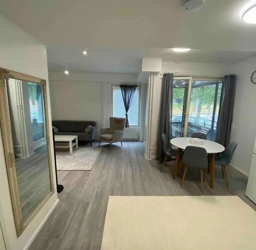 Meren Laeheisyydessae Iso Yksioe * Helsínquia